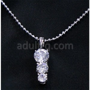 ３連ネックレス