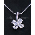 クローバーネックレス