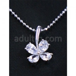 クローバーネックレス